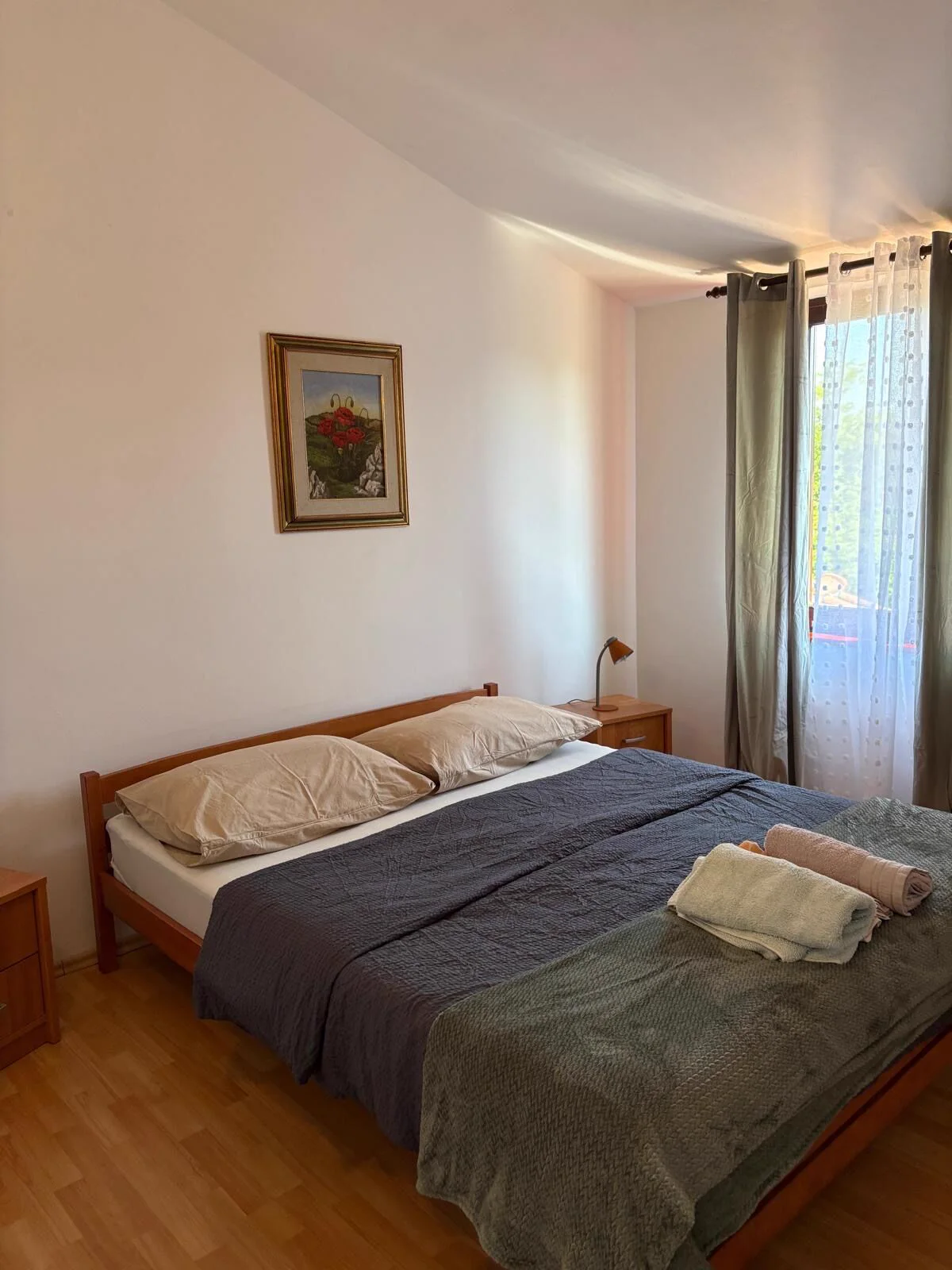 Schlafzimmer mit Doppelbett