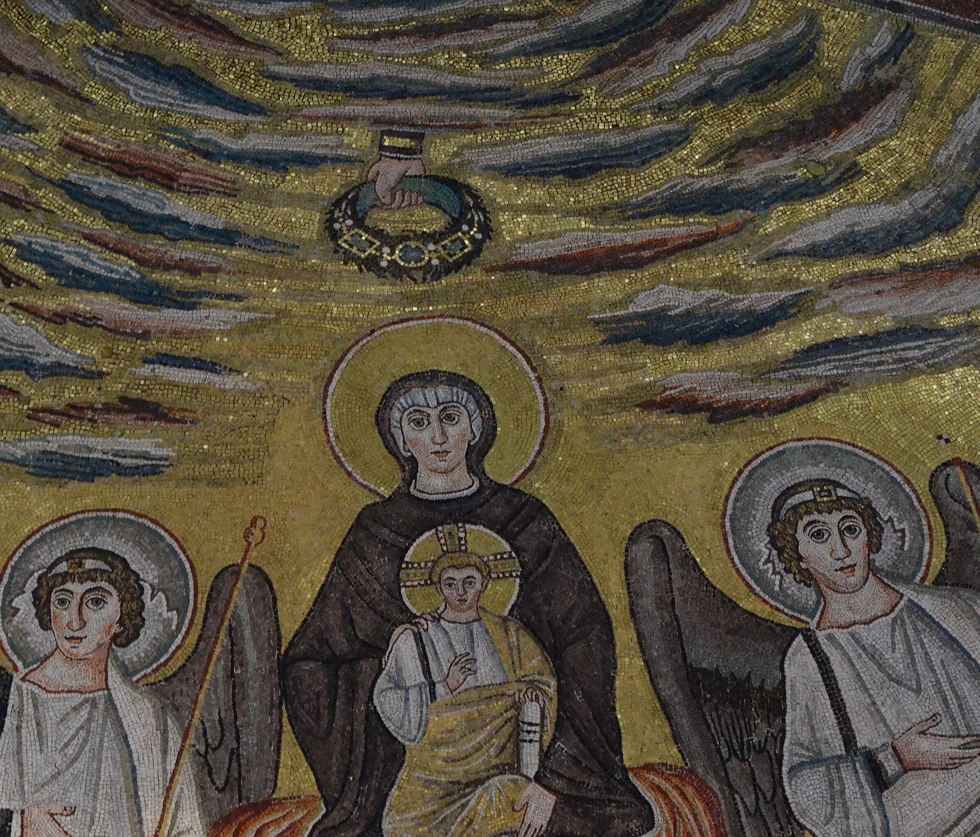 Goldenes Apsismosaik der Euphrasius-Basilika mit Maria und Engeln